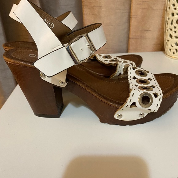 Ollio Women's Shoe Cutout Scalloped size 8 - Picture 2 of 4